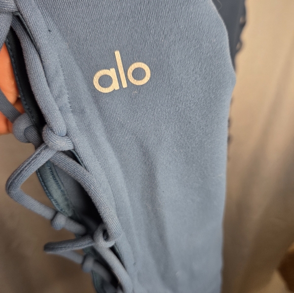 G313. Alo Interlaced Yoga Leggings In Blue/Green - Size M - Picture 3 of 9